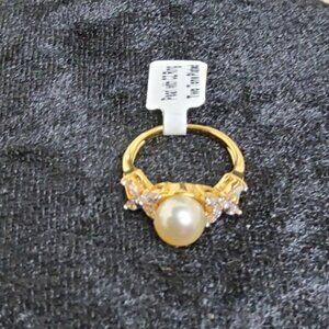 vintage yellow and white gold plated single pearl with cubic zirconia ring size
